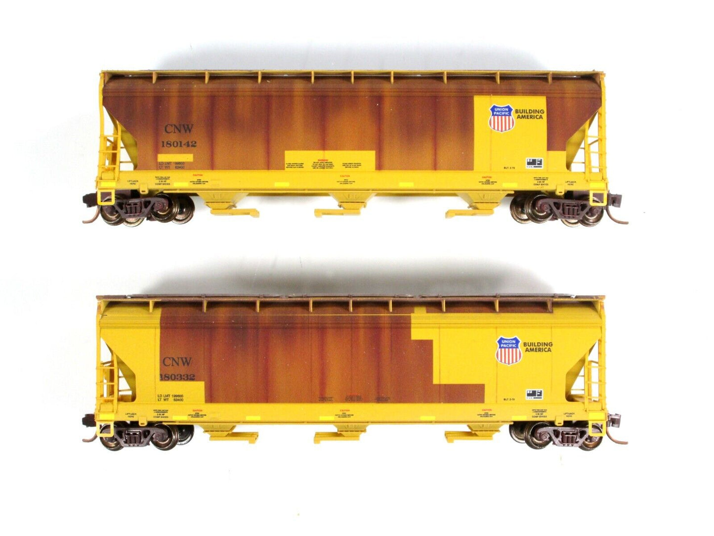 N Scale **CNW / UP** Weathered Covered Hopper 2-Pack Set - Micro Trains 09444410