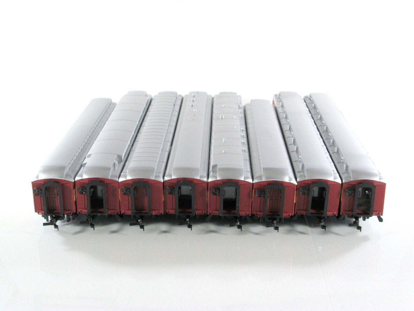 HO Scale **ROYAL AMERICAN SHOWS** *CIRCUS* Passenger 8-Car Set -IHC 49598 (C-10)