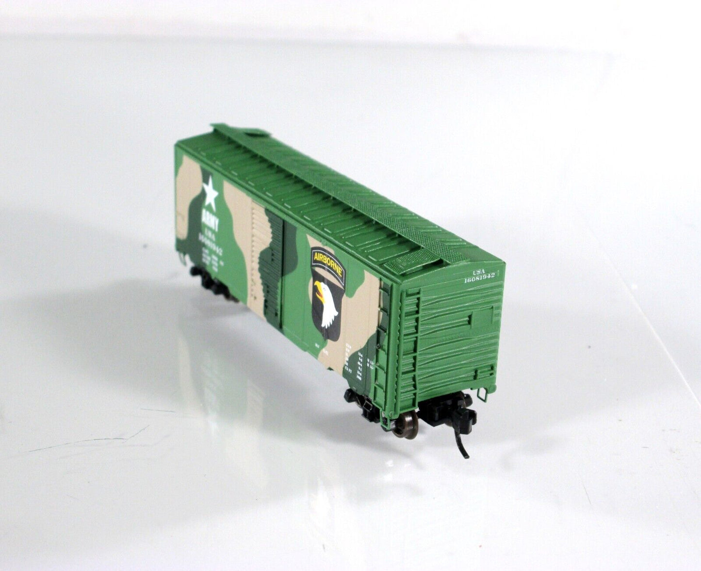 N Scale ***US ARMY 101st AIRBORNE*** 40' Box Car - USA 16081942 -- DELUXE 240111