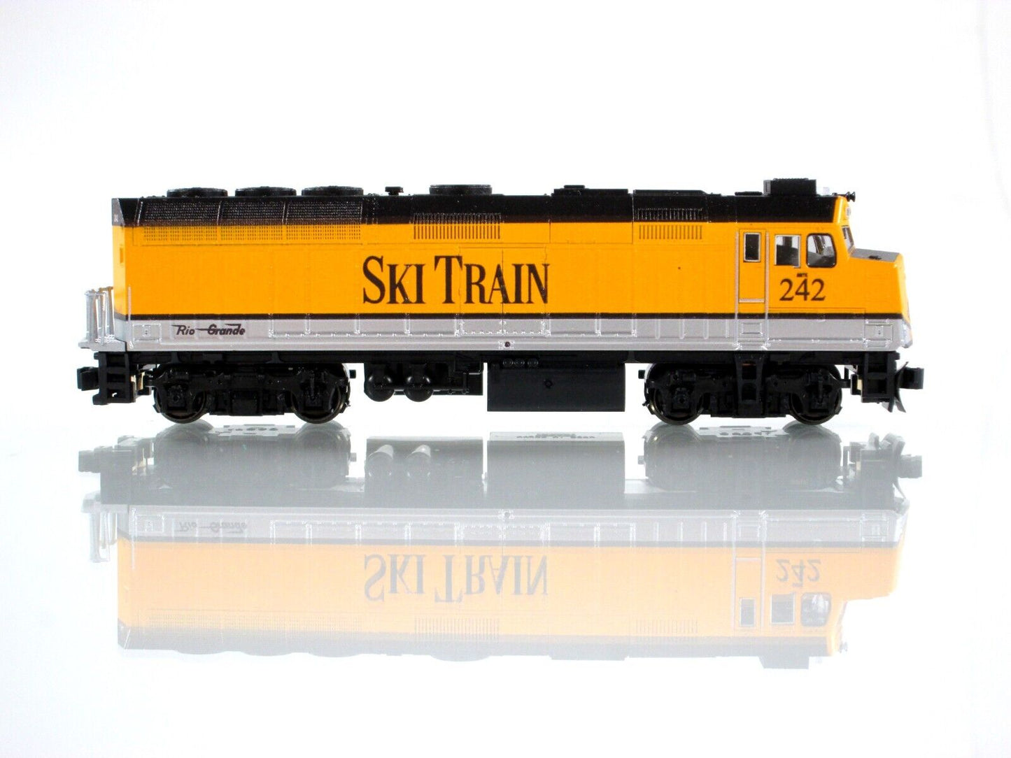 N Scale **RIO GRANDE SKI TRAIN** EMD F40PH #242 - Kato 176-9001-KB1 **DCC Ready