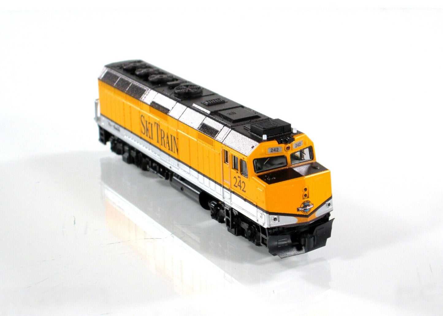 N Scale **RIO GRANDE SKI TRAIN** EMD F40PH #242 - Kato 176-9001-KB1 **DCC Ready