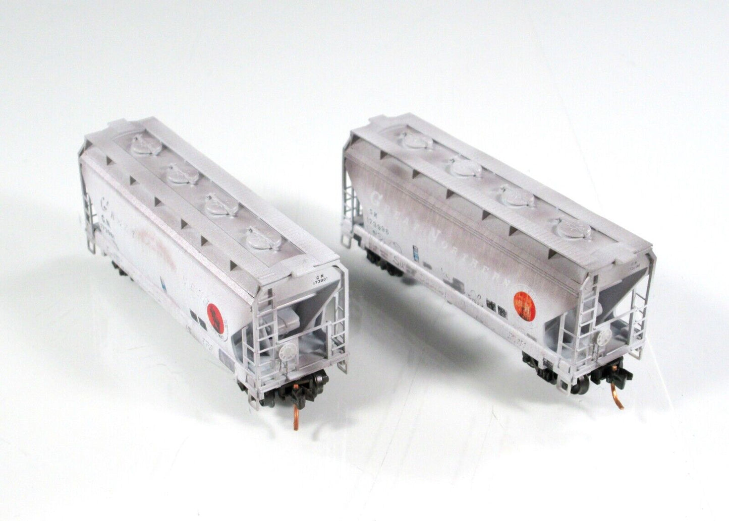 N Scale **GREAT NORTHERN** Weathered Hopper 2-Pack -- Micro Trains 09244170