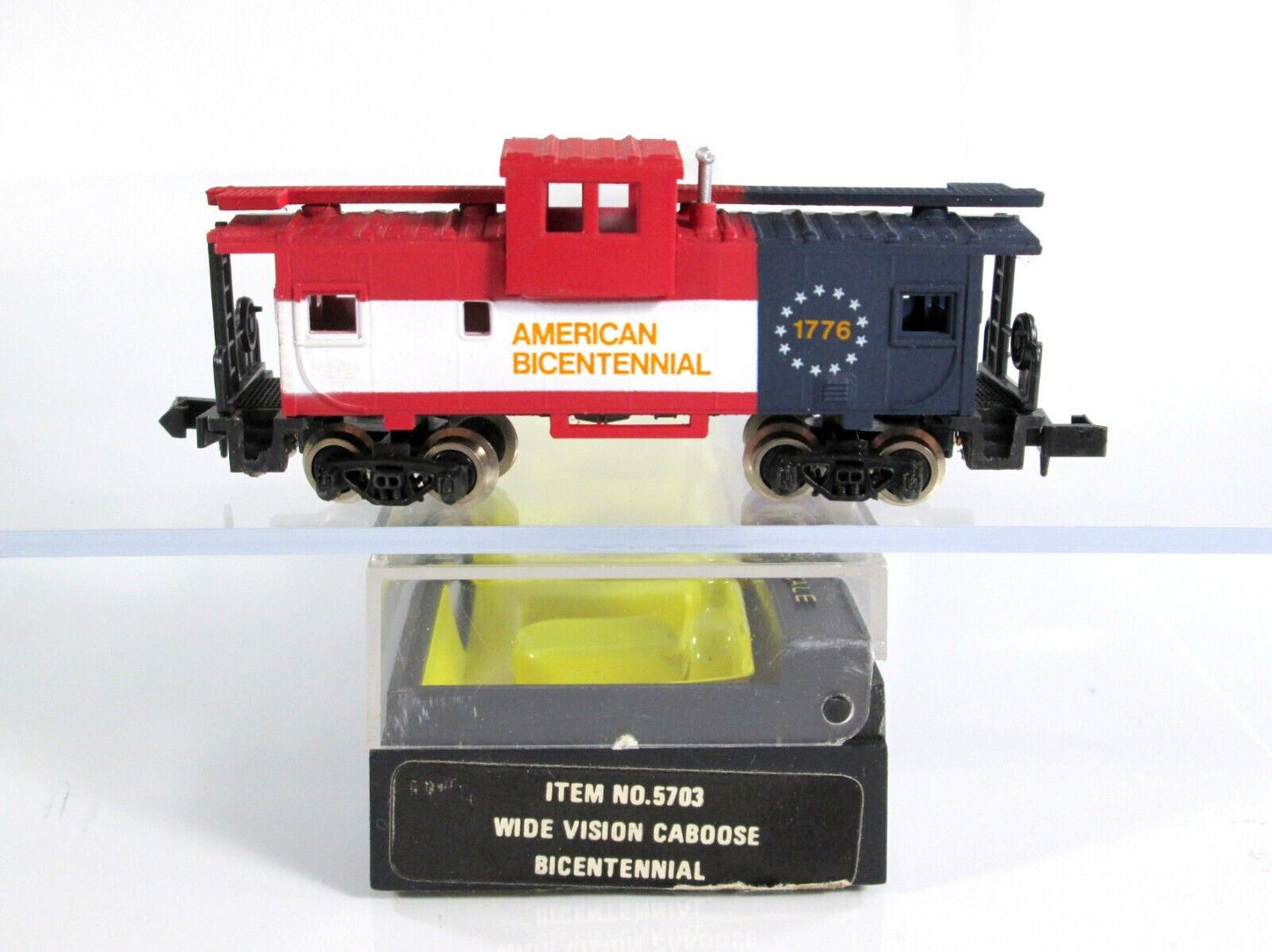 N Scale AMERICAN BICENTENNIAL 36'  Wide Vision Cupola Caboose 1776 Bachmann 5703