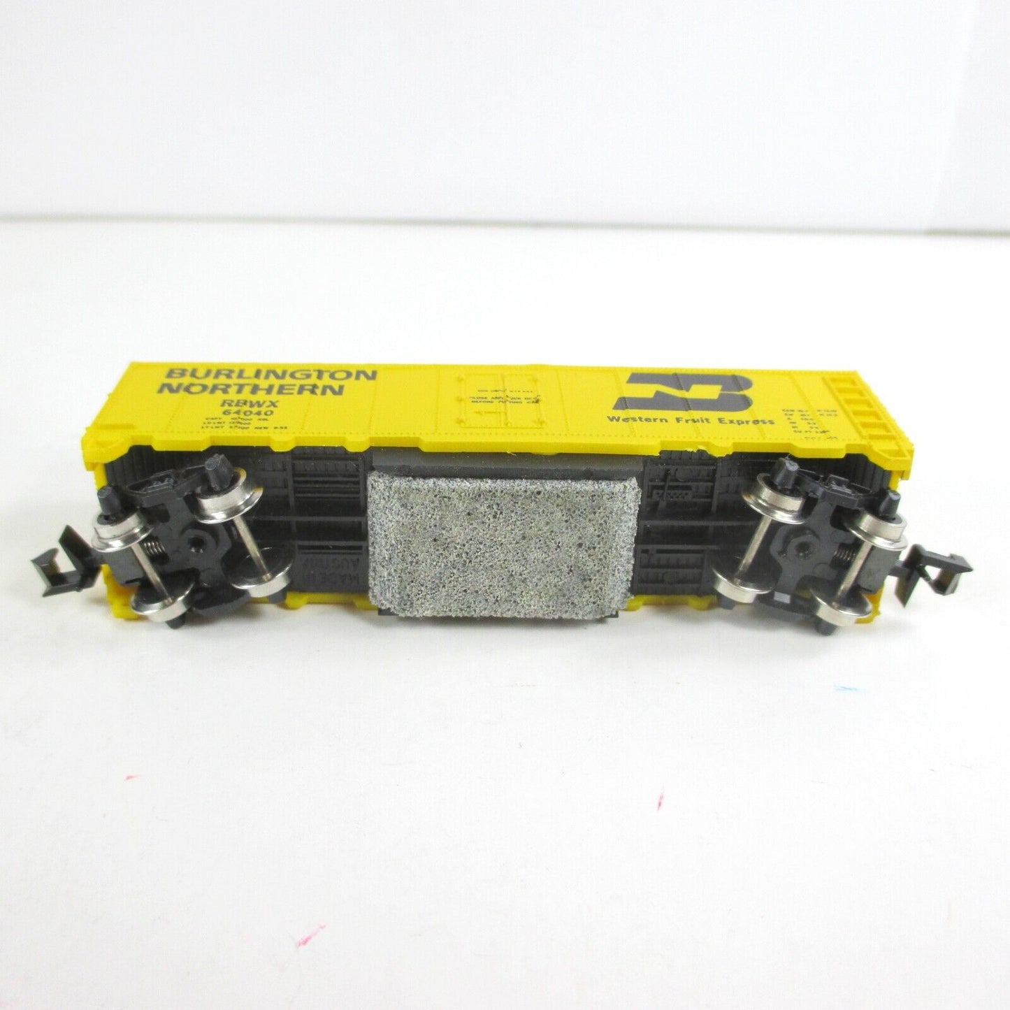 N Scale ***BURLINGTON NORTHERN*** TRACK CLEANER Box Car, RBWX 64040 - ROCO 25900