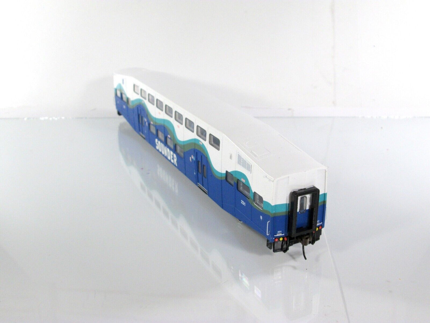 HO Scale SEATTLE SOUNDER Bombardier Passenger Commuter Coach #231,  Athearn 2563