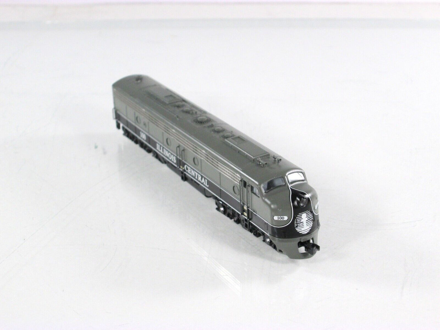 N Scale ***ILLINOIS CENTRAL*** EMD E8A #100 - Broadway 3247,  Paragon2 DCC Sound