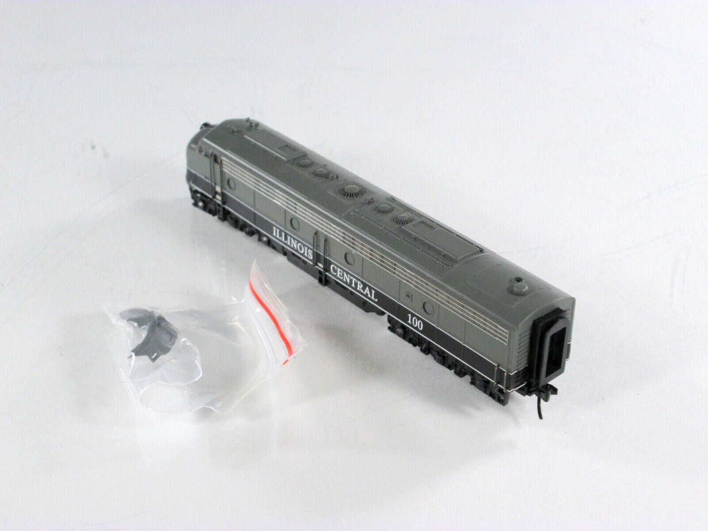 N Scale ***ILLINOIS CENTRAL*** EMD E8A #100 - Broadway 3247,  Paragon2 DCC Sound