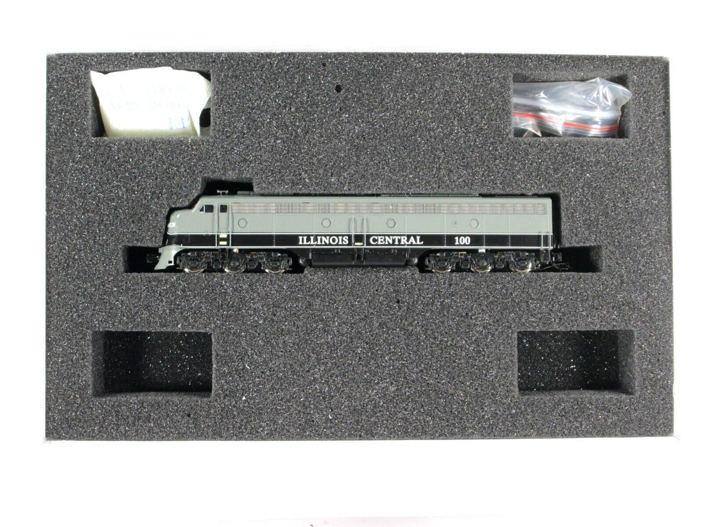 N Scale ***ILLINOIS CENTRAL*** EMD E8A #100 - Broadway 3247,  Paragon2 DCC Sound