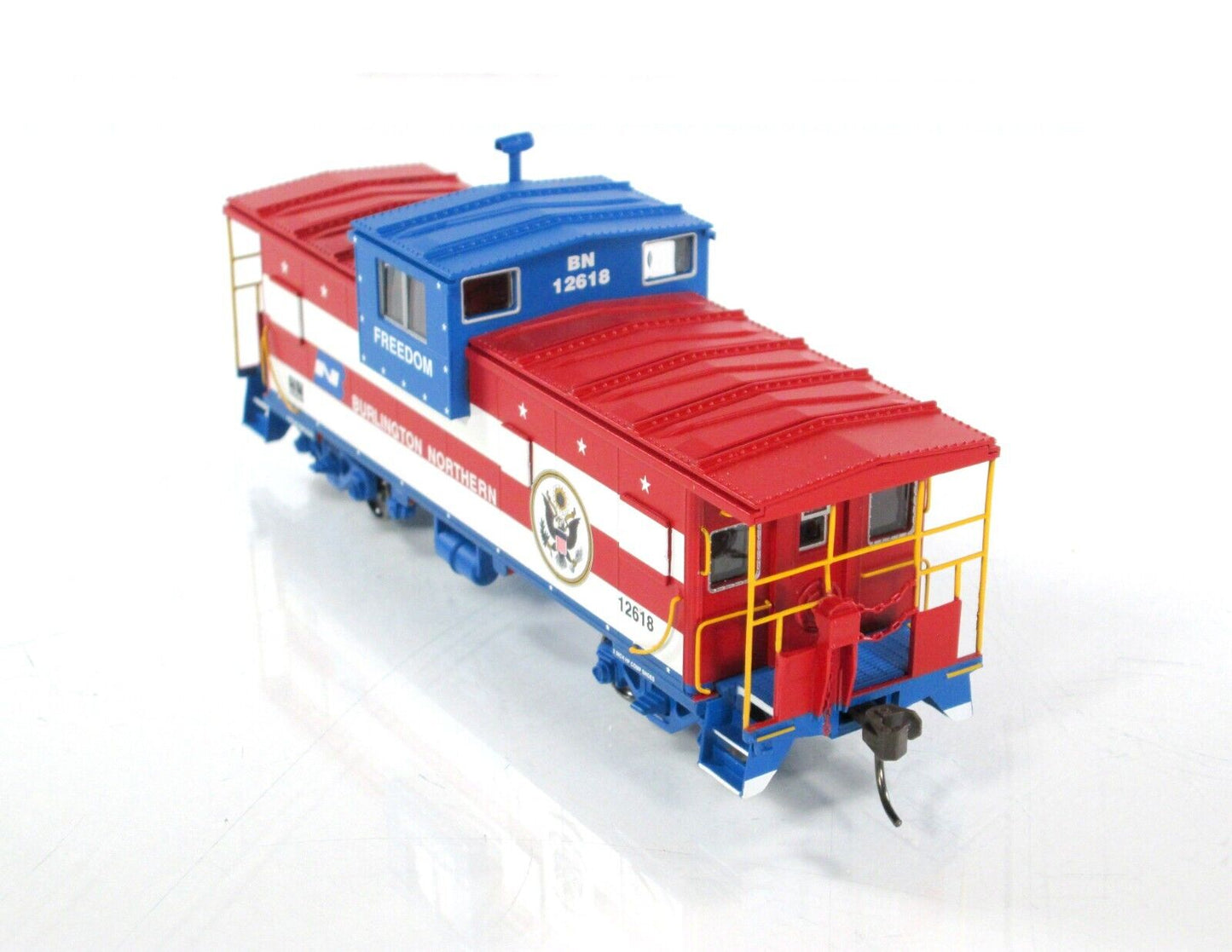 HO Scale ***DESERT STORM*** Patriotic Caboose, BN 12618 -- Atlas Master 20005023