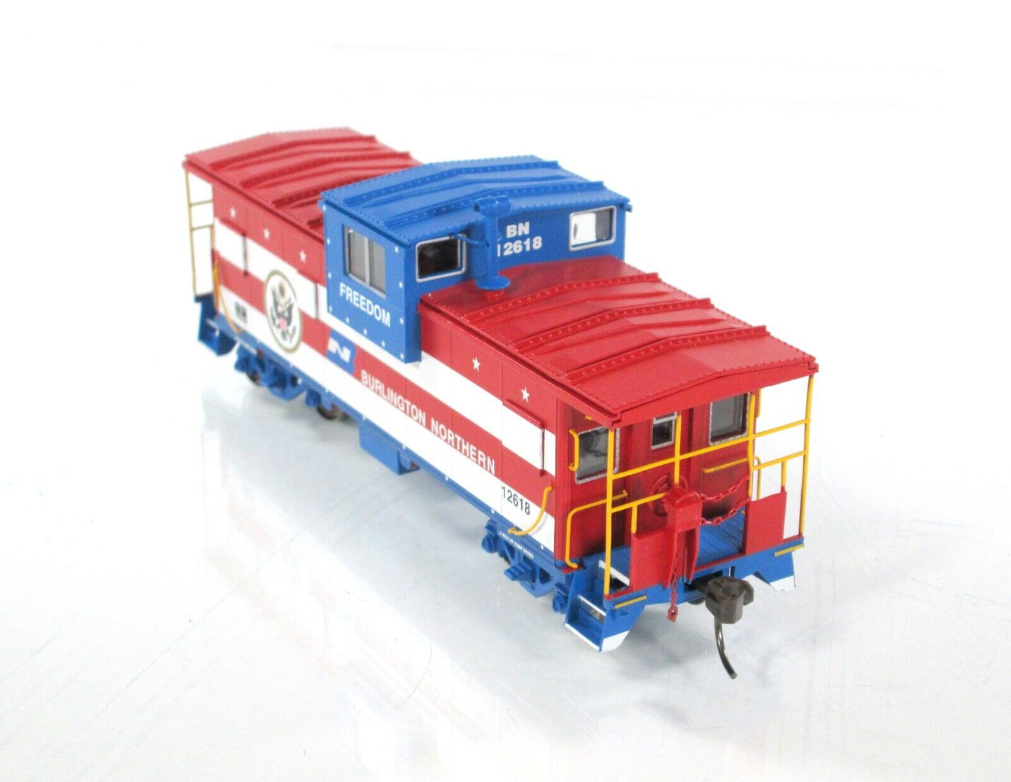 HO Scale ***DESERT STORM*** Patriotic Caboose, BN 12618 -- Atlas Master 20005023