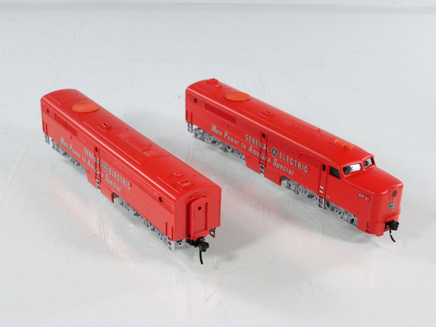 N Scale ***GE DEMONSTRATOR*** PA/PB Locomotive Pair #8375, 8375B -Life-Like 7584