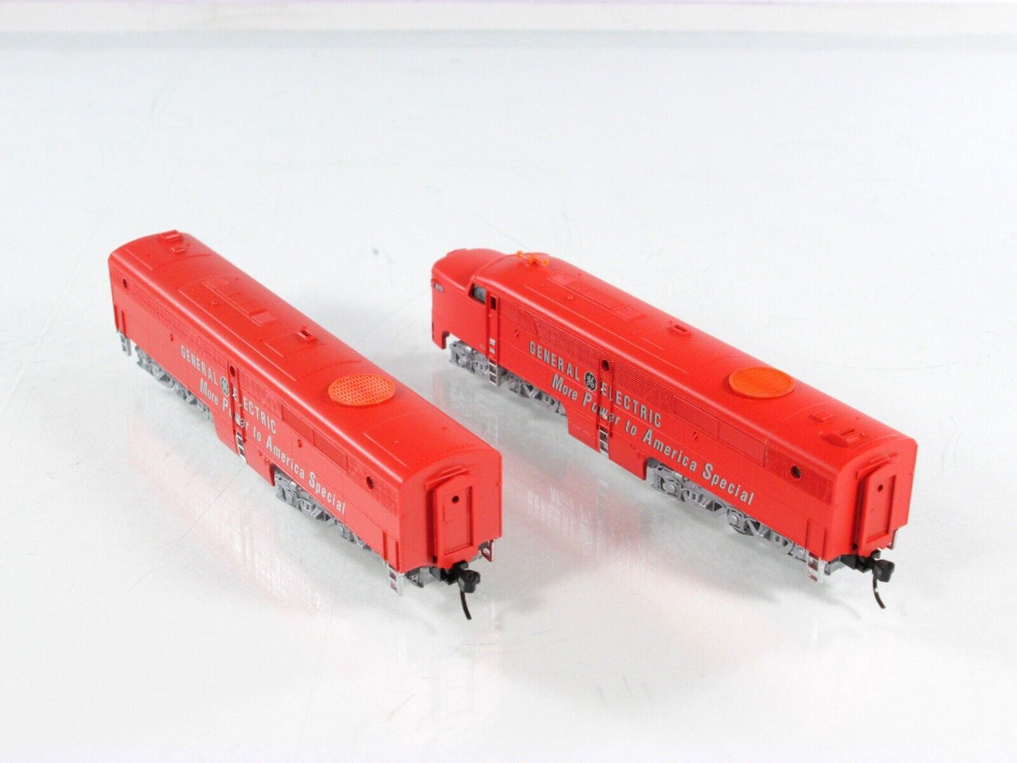 N Scale ***GE DEMONSTRATOR*** PA/PB Locomotive Pair #8375, 8375B -Life-Like 7584