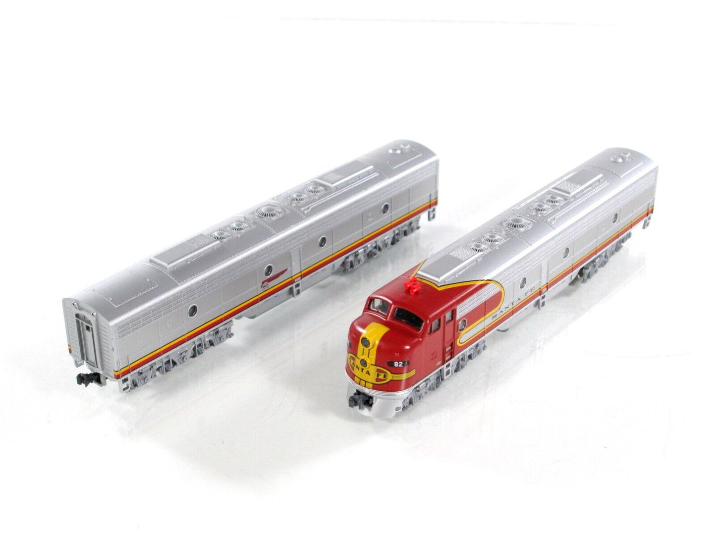 N Scale **SANTA FE** E8/9 AB Locomotive Set, #82 - Kato 106-2401, DCC Rdy
