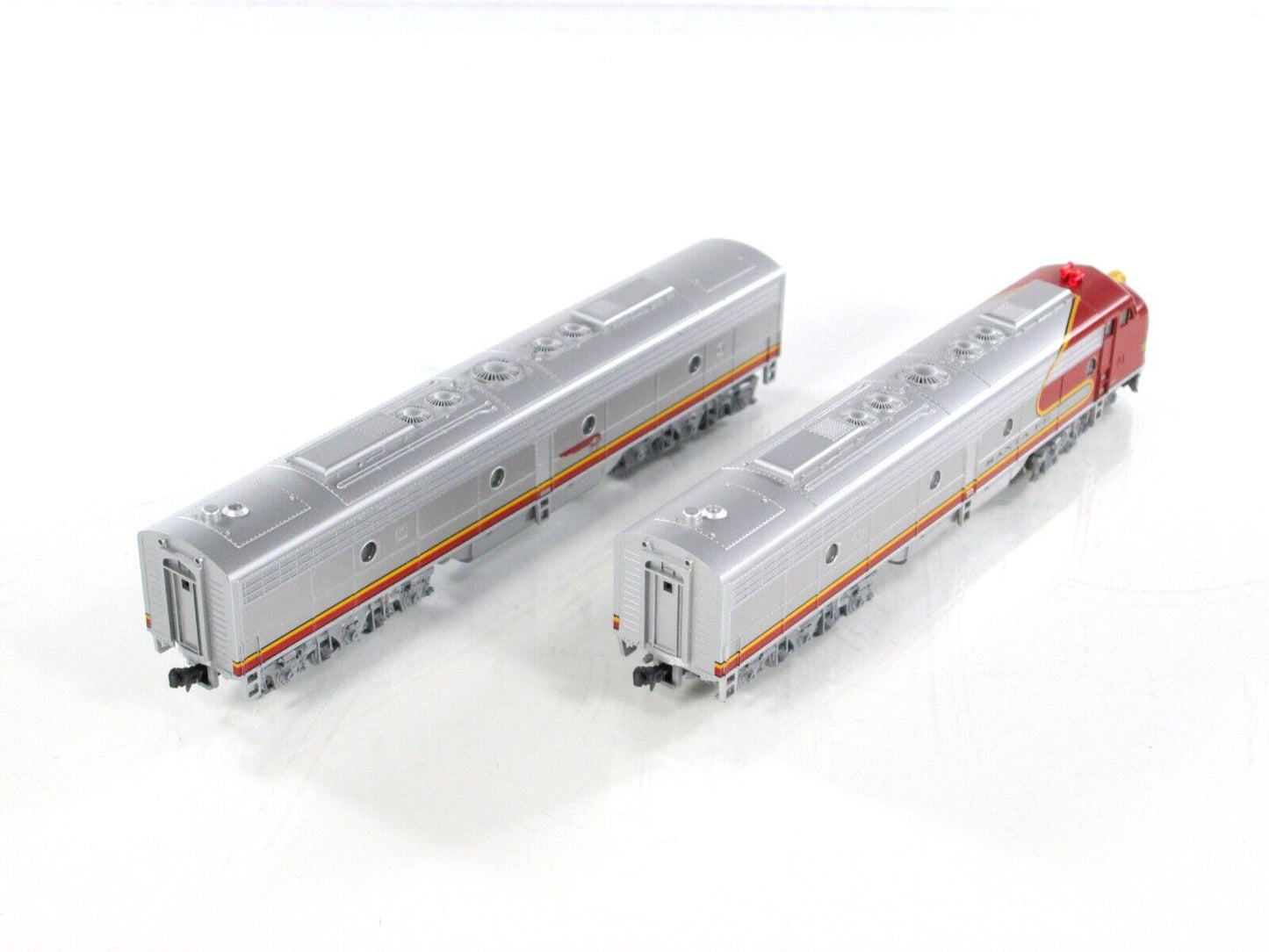 N Scale **SANTA FE** E8/9 AB Locomotive Set, #82 - Kato 106-2401, DCC Rdy