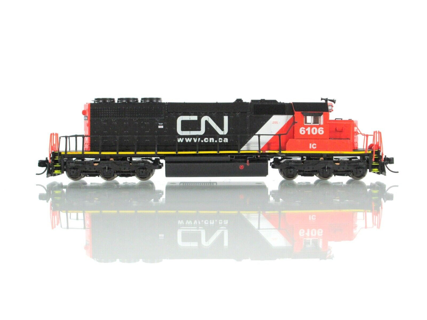 N Scale ***CANADIAN NATIONAL*** EMD SD40-2 - Broadway 3707, DCC Paragon Sound
