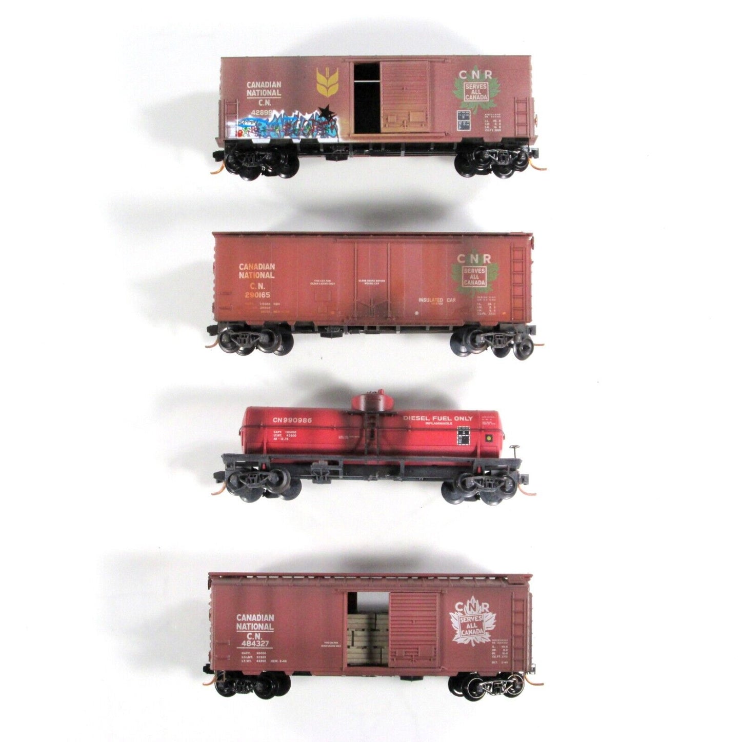 N Scale *CANADIAN NATIONAL* Weathered Tank & Box Car Set - Micro Trains 99305010