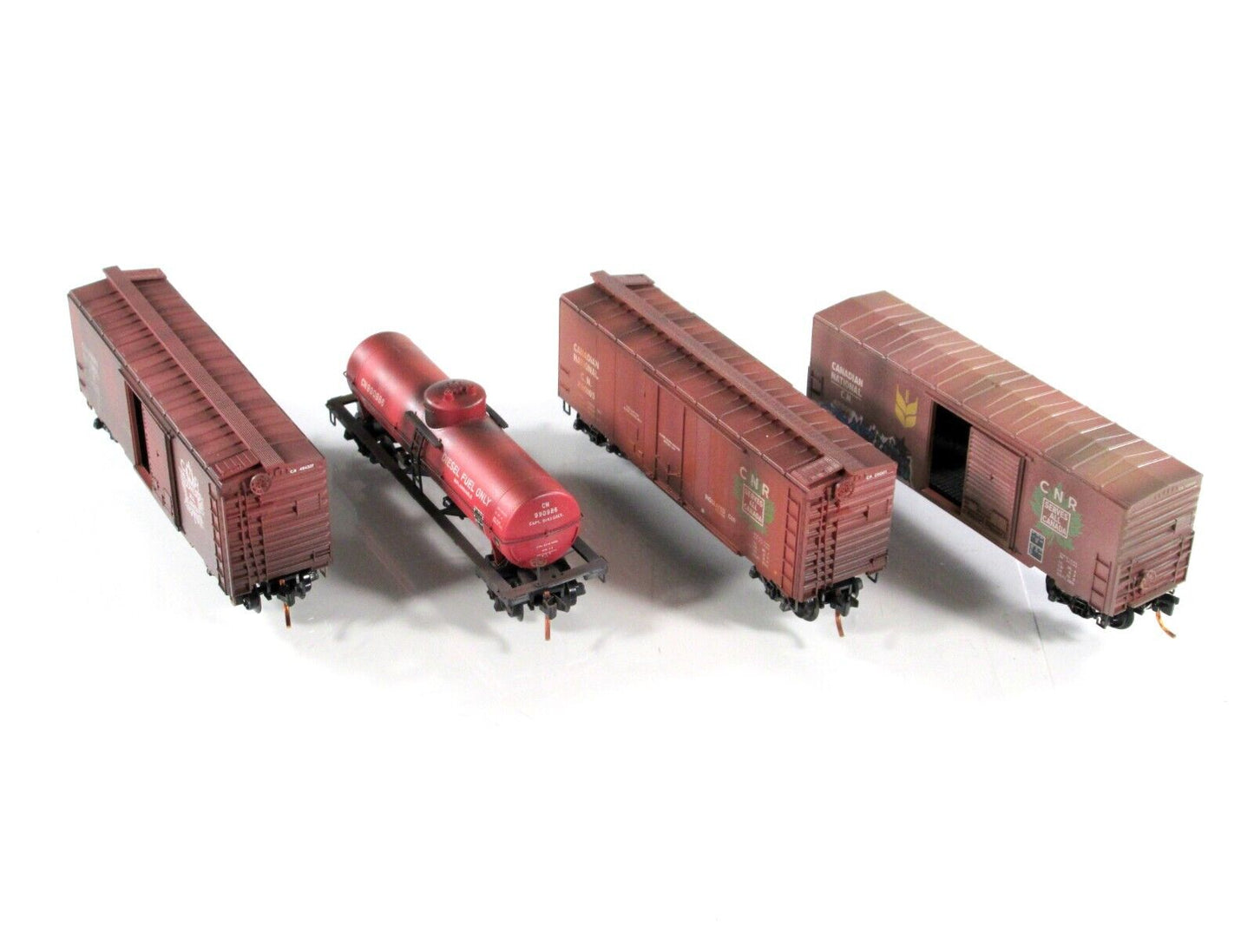 N Scale *CANADIAN NATIONAL* Weathered Tank & Box Car Set - Micro Trains 99305010