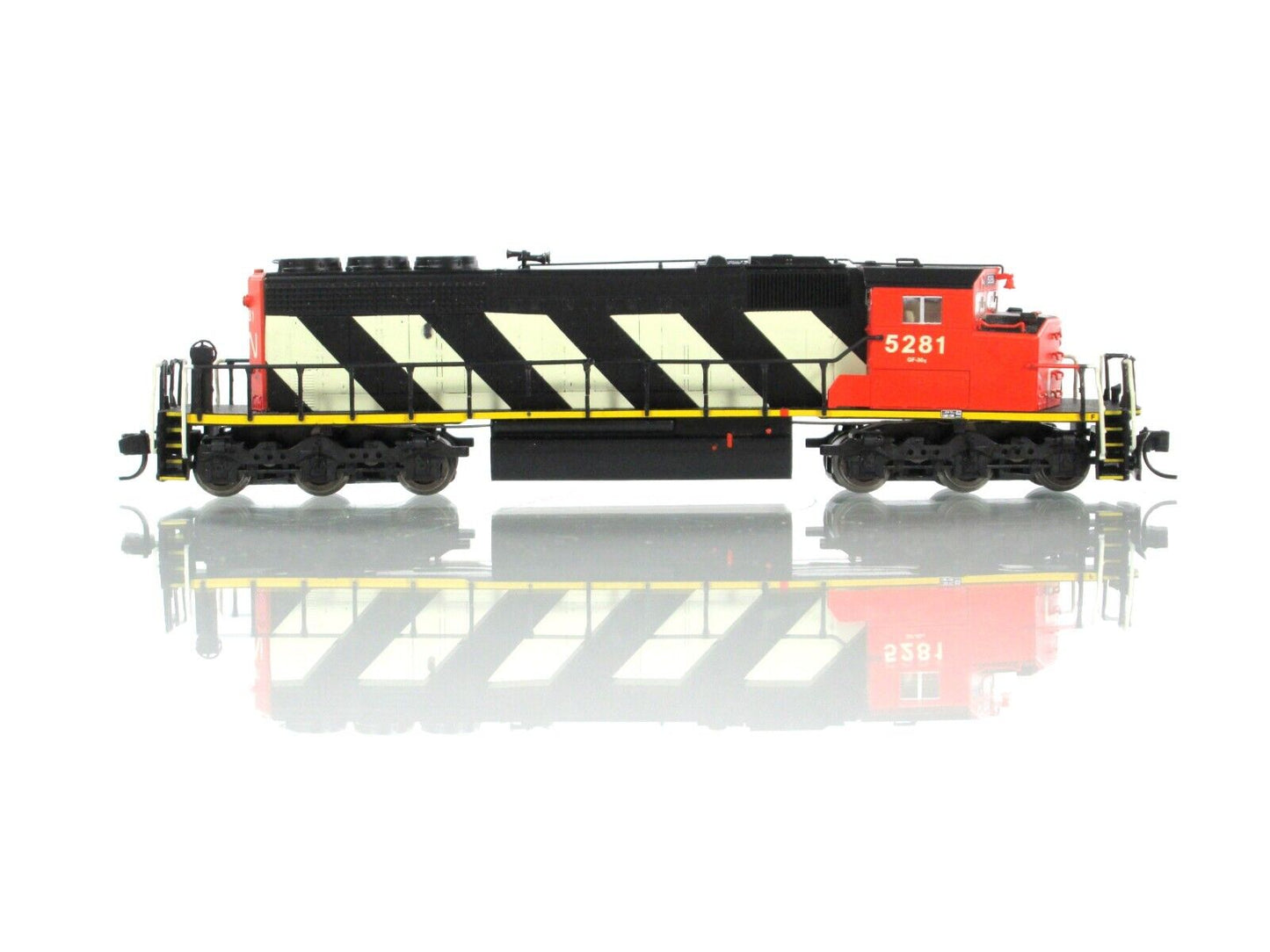 N Scale **CANADIAN NATIONAL** GM SD40-2W #5281 - Intermountain 69306-02, DCC Rdy