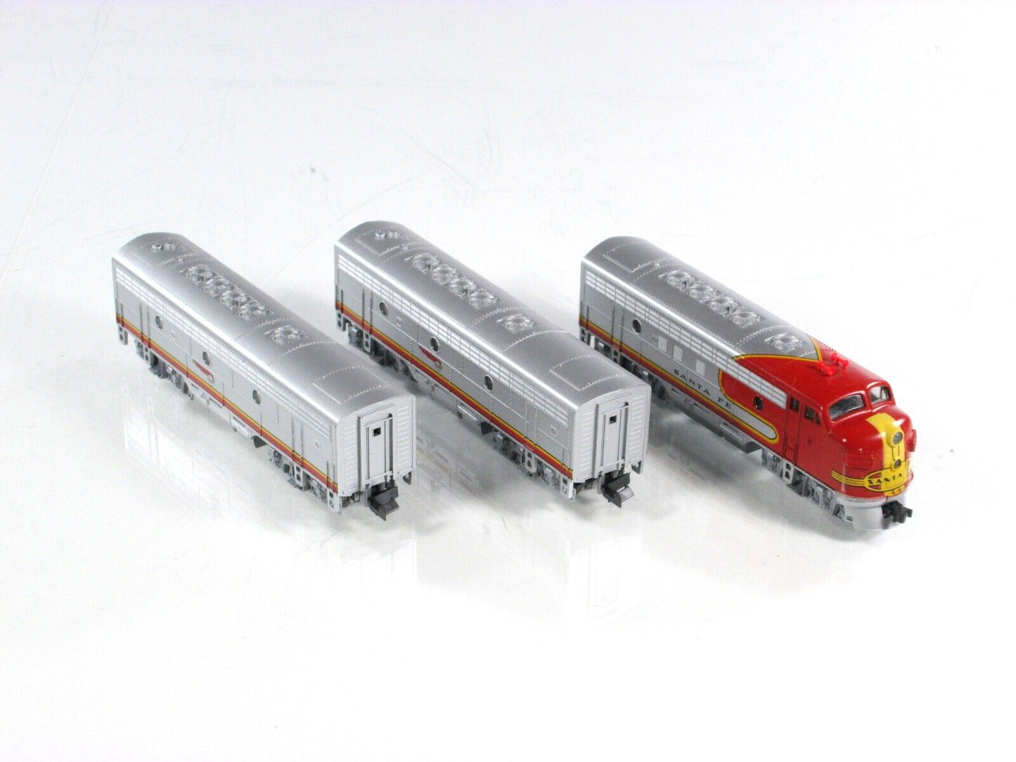 N Scale ***SANTA FE*** EMD F7 Warbonnet ABB Locomotive Set --- Kato 176-211, 221