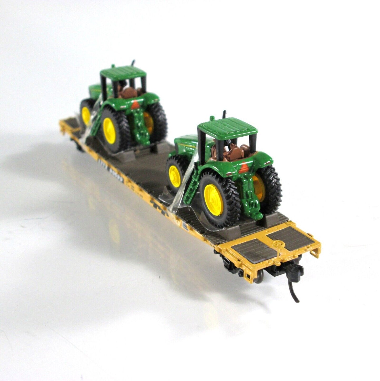 N Scale *JOHN DEERE* Tractors, TRAILER TRAIN Flat Car, TTX 90599 - Athearn 10446