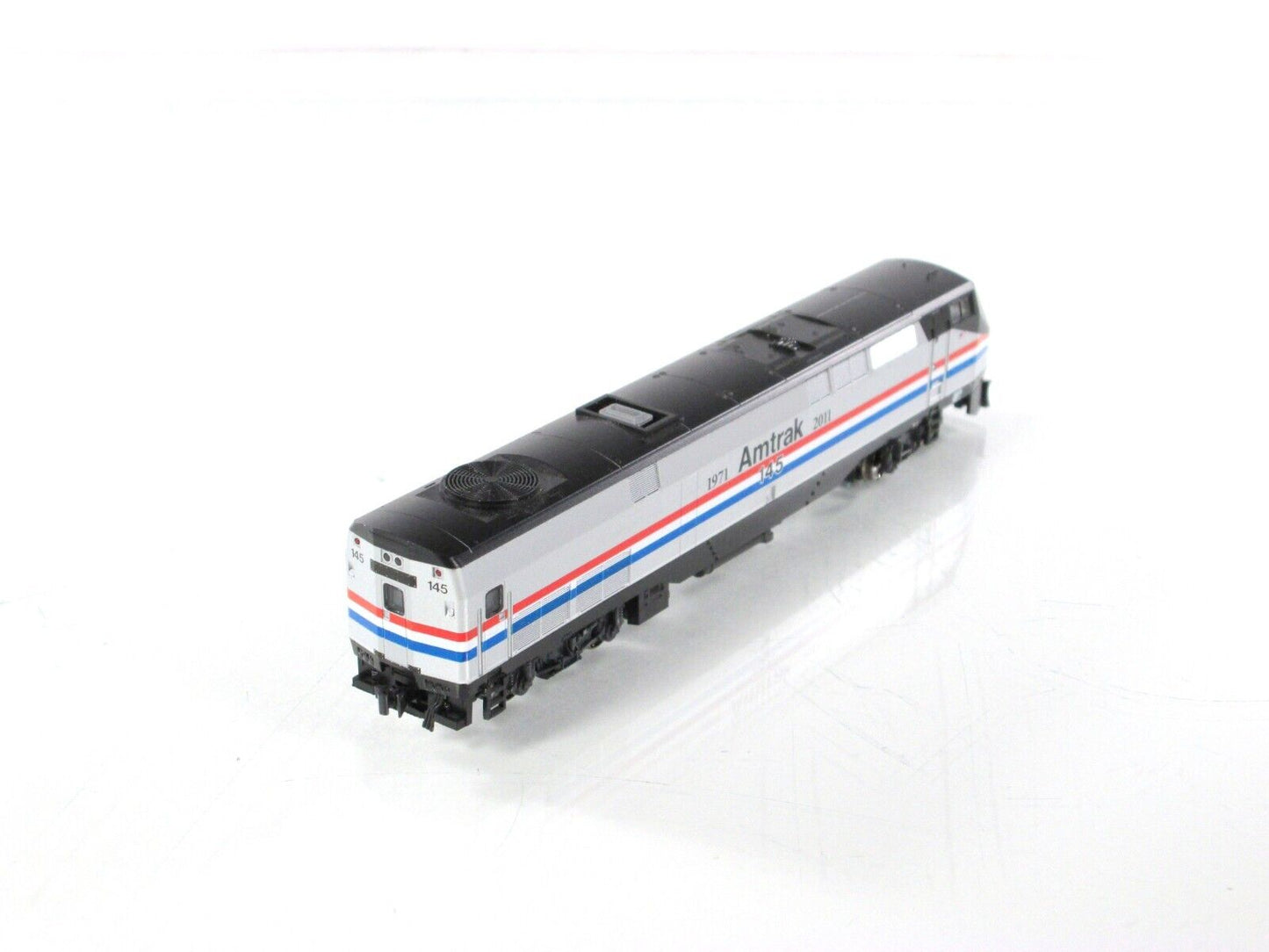 N Scale ***AMTRAK*** Phase III P42 Locomotive #145 ------ Kato 176-6021, DCC Rdy