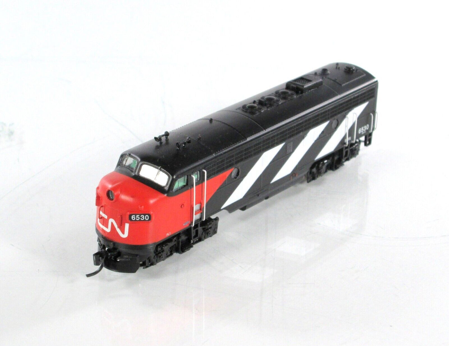 N Scale ***CANADIAN NATIONAL*** EMD FP9 #6530 -- Intermountain 69988-03, DCC Rdy