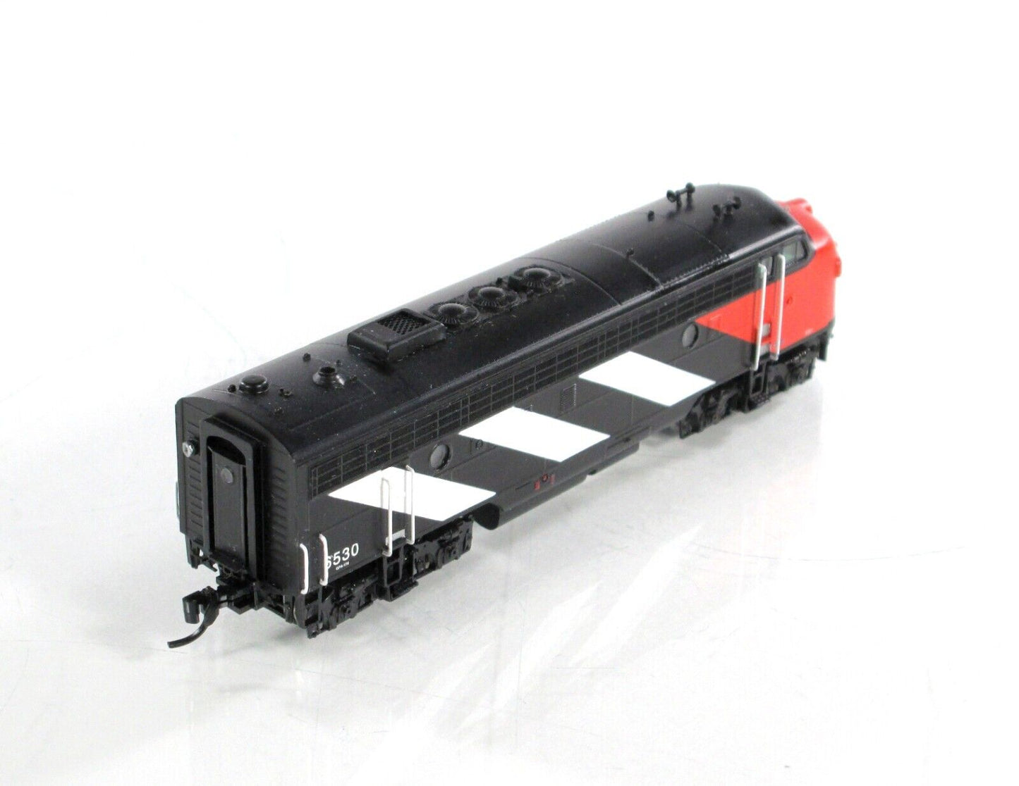 N Scale ***CANADIAN NATIONAL*** EMD FP9 #6530 -- Intermountain 69988-03, DCC Rdy