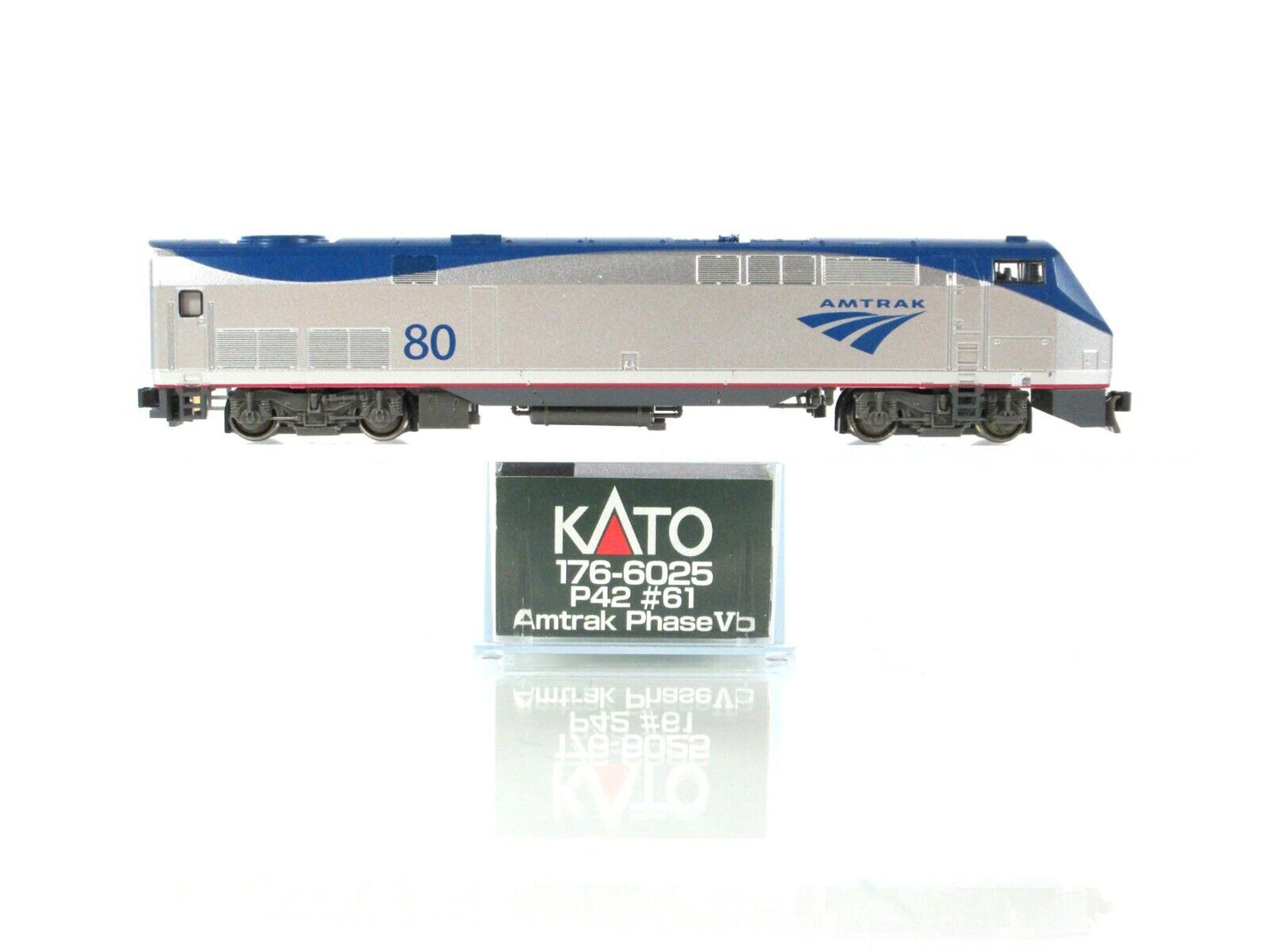 N Scale ***AMTRAK*** Phase Vb P42 Diesel Locomotive #80 - Kato 176-6026, DCC Rdy