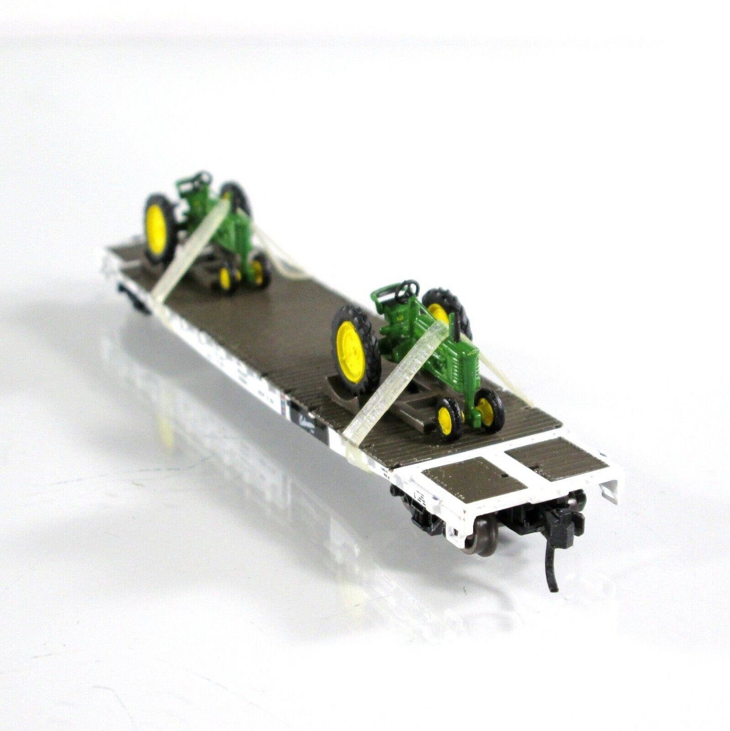N Scale *JOHN DEERE* Tractors, Flat Car *SOO LINE* 5952 - Athearn 10439 *RARE