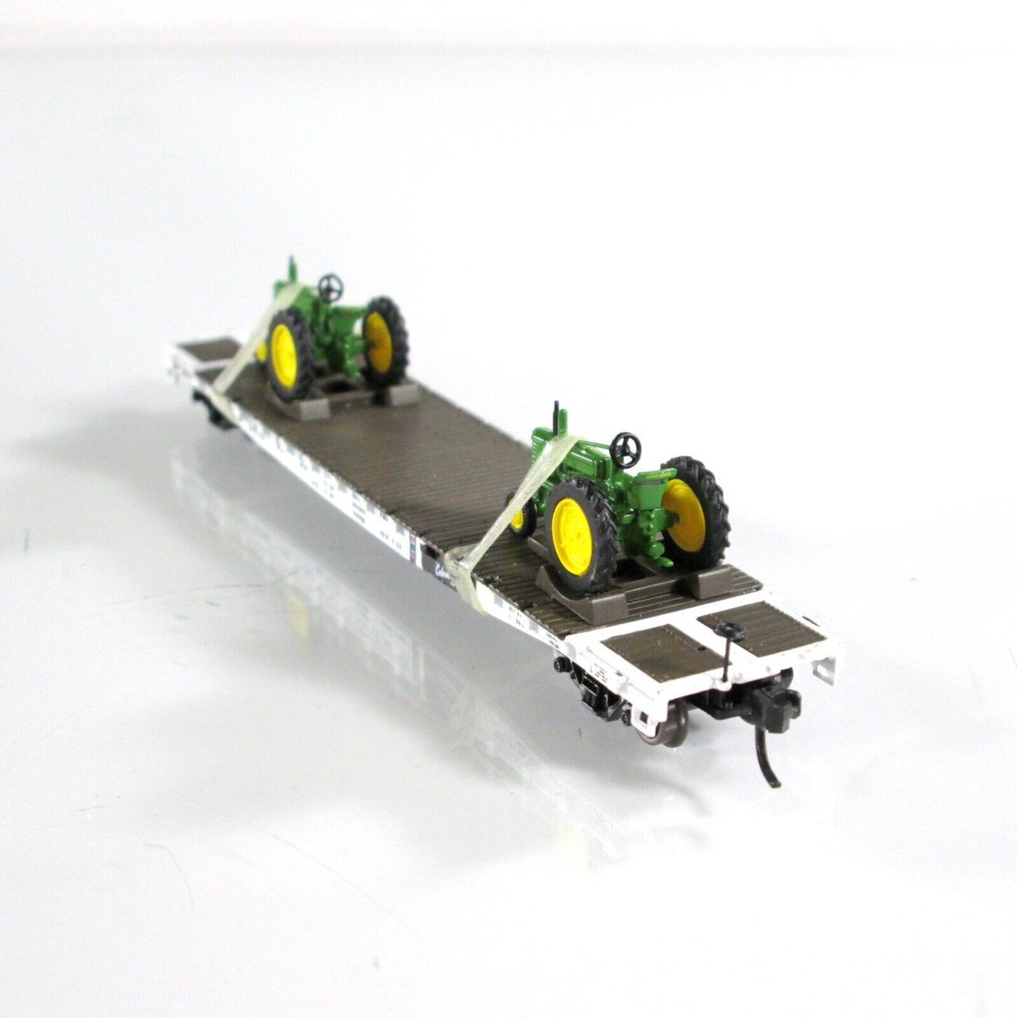 N Scale *JOHN DEERE* Tractors, Flat Car *SOO LINE* 5952 - Athearn 10439 *RARE