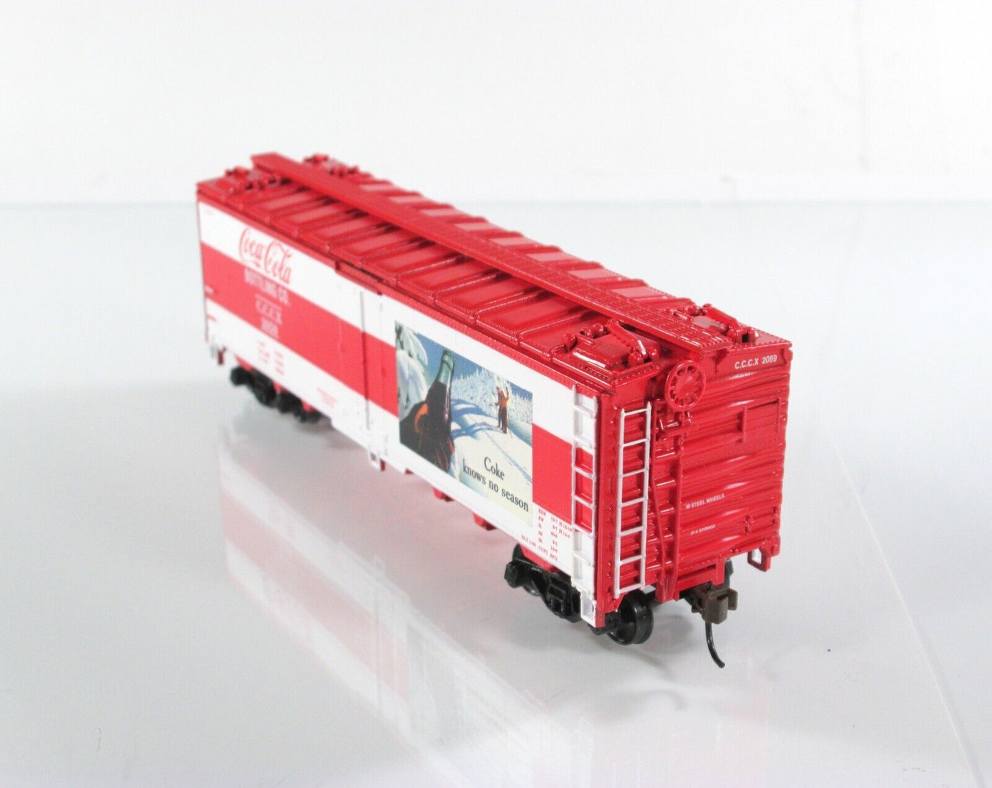 HO Scale COCA-COLA Bottling, 40' Steel Reefer Box Car - CCCX 2059 - Athearn 8330