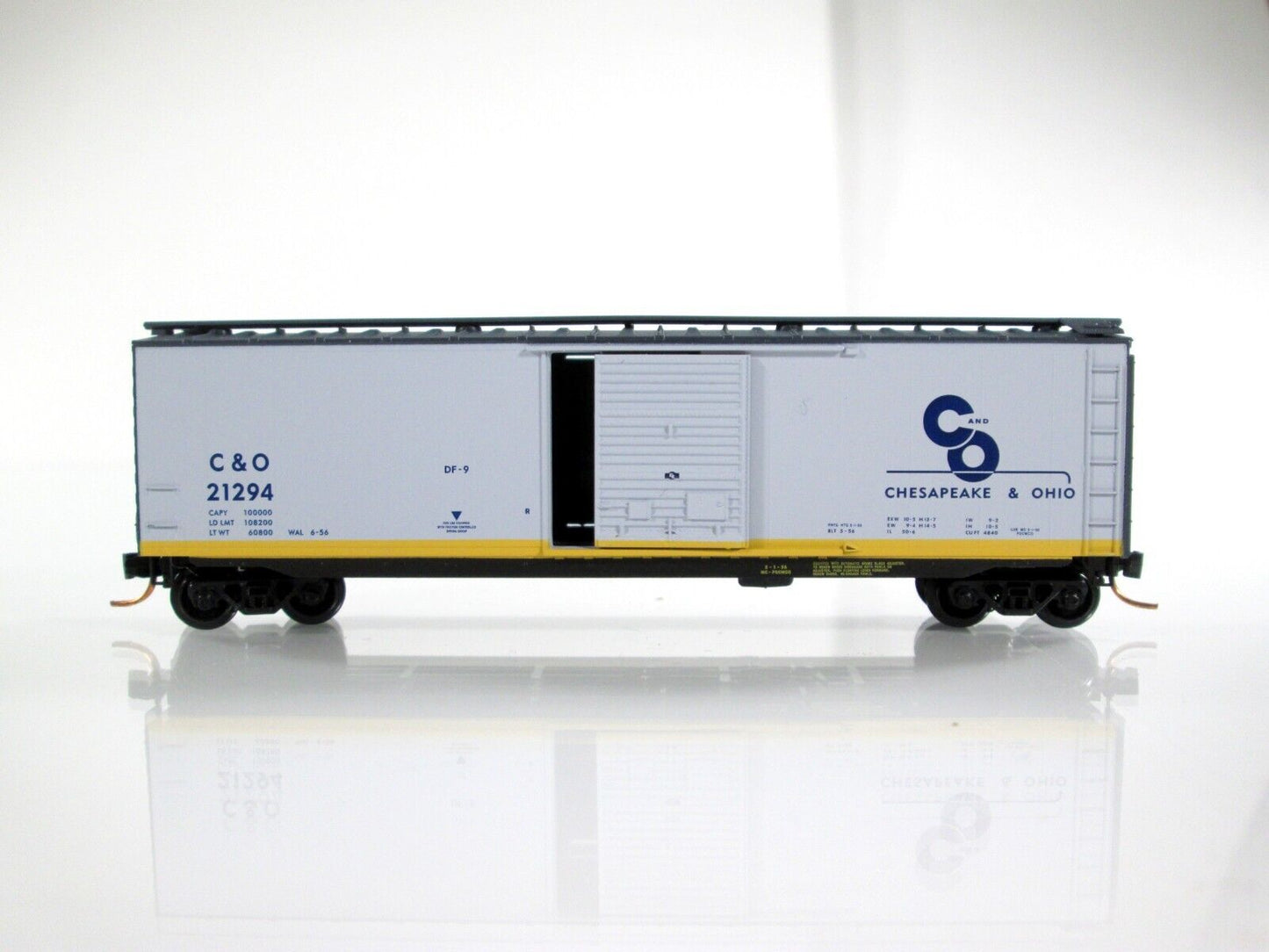 N Scale CHESAPEAKE OHIO, CHESSIE KITTEN Box Car C&O 21294 -Micro Trains 03100074
