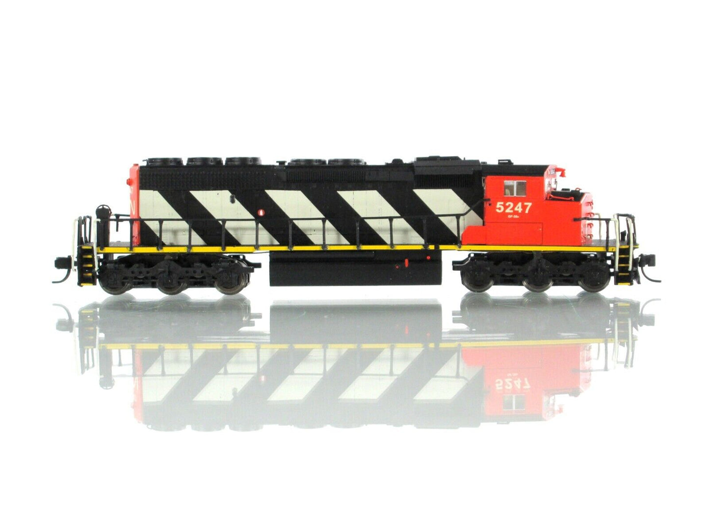N Scale **CANADIAN NATIONAL** GM SD40-2W #5247 - Intermountain 69301-06, DCC Rdy