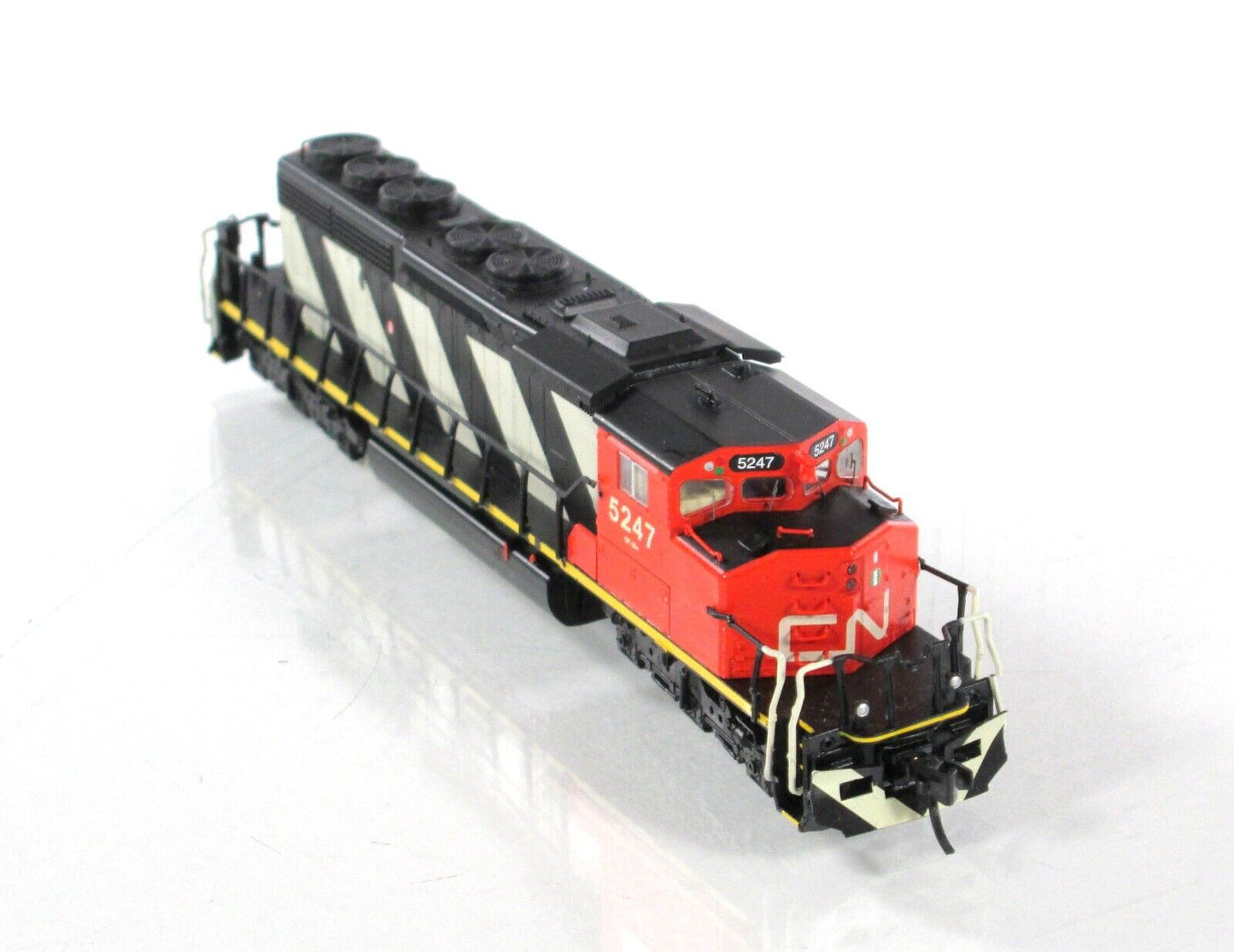 N Scale **CANADIAN NATIONAL** GM SD40-2W #5247 - Intermountain 69301-06, DCC Rdy
