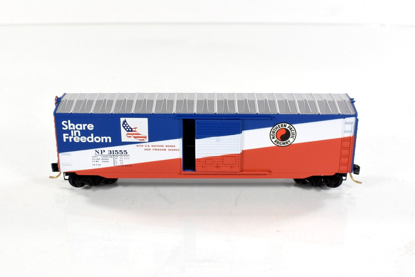 N Scale **NORTHERN PACIFIC - FREEDOM SAVINGS BONDS** Box Car -Micro Trains 77010