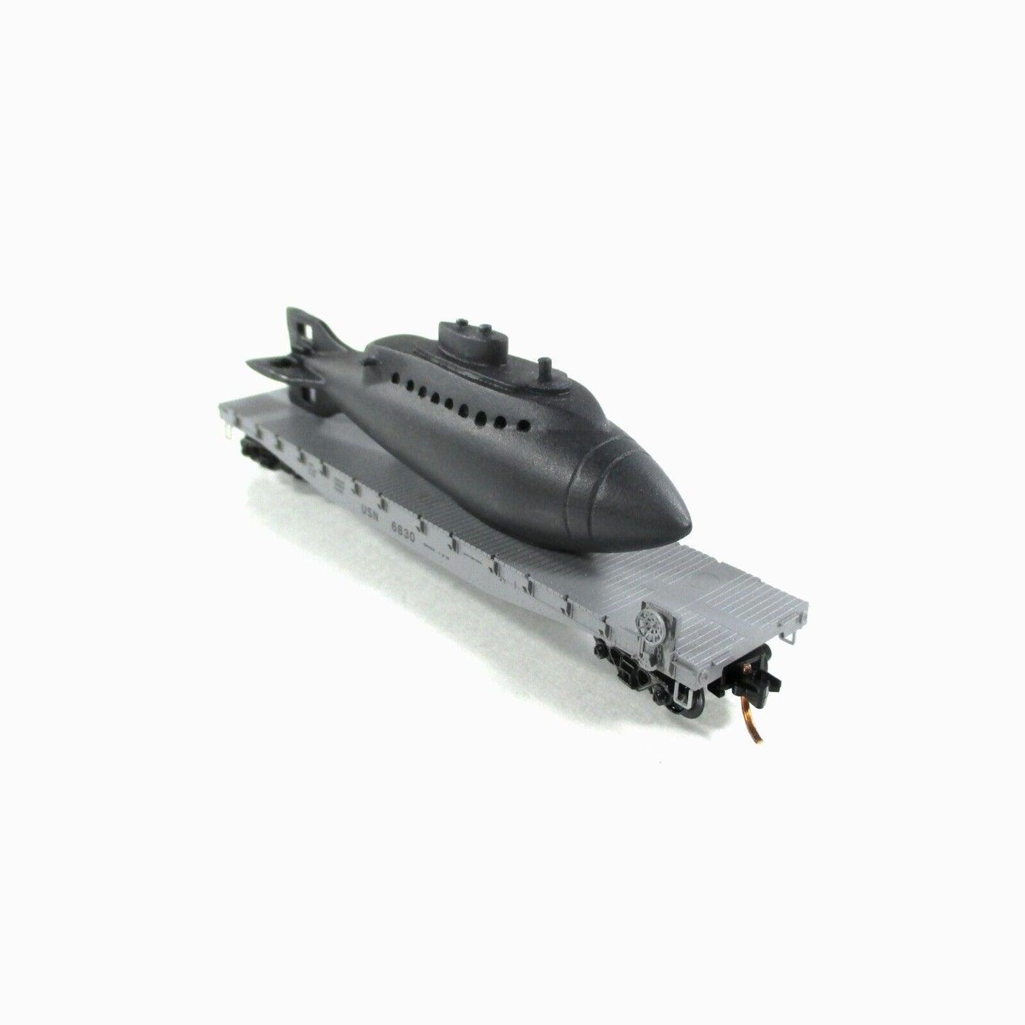 N Scale US NAVY Submarine on 50' Flat Car, USN 6830 - Micro Trains, Lowell Smith