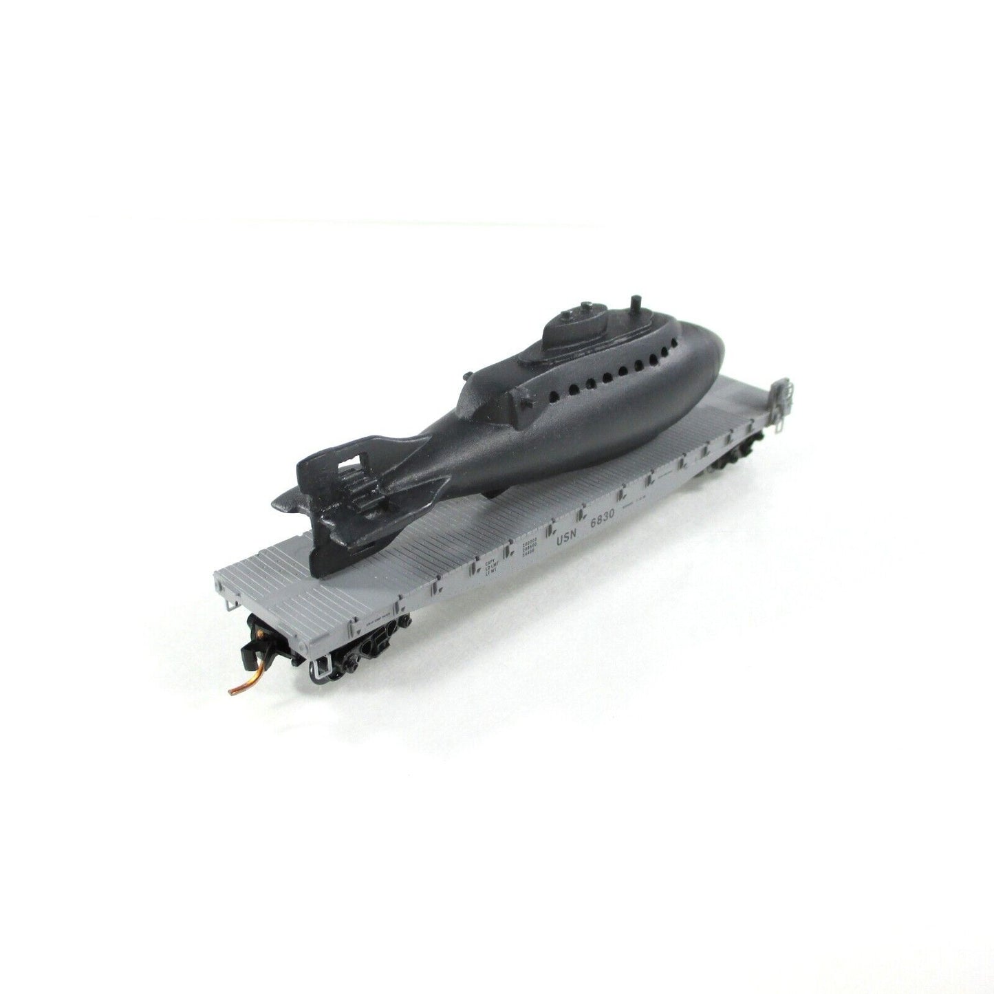 N Scale US NAVY Submarine on 50' Flat Car, USN 6830 - Micro Trains, Lowell Smith