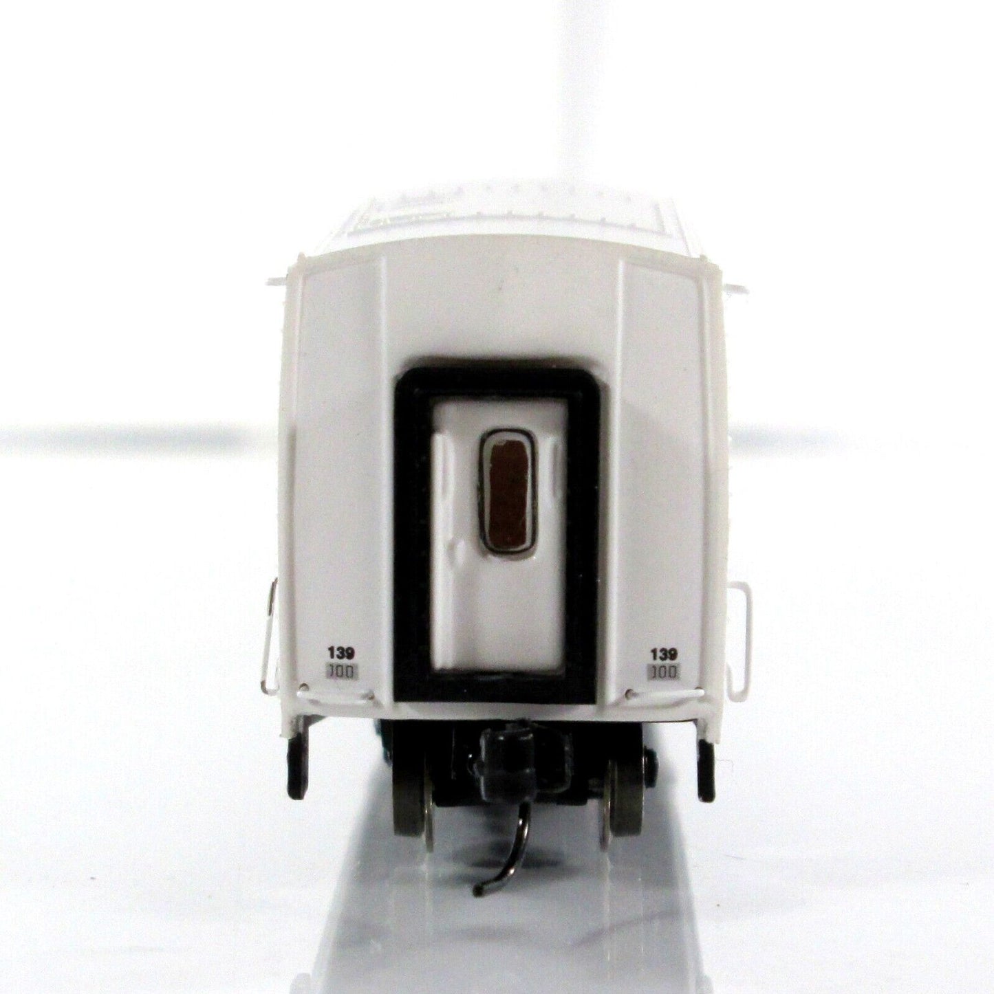 N Scale BOMBARDIER METROLINK Bi-Level Passenger Coach Car 139 ---- Athearn 26013