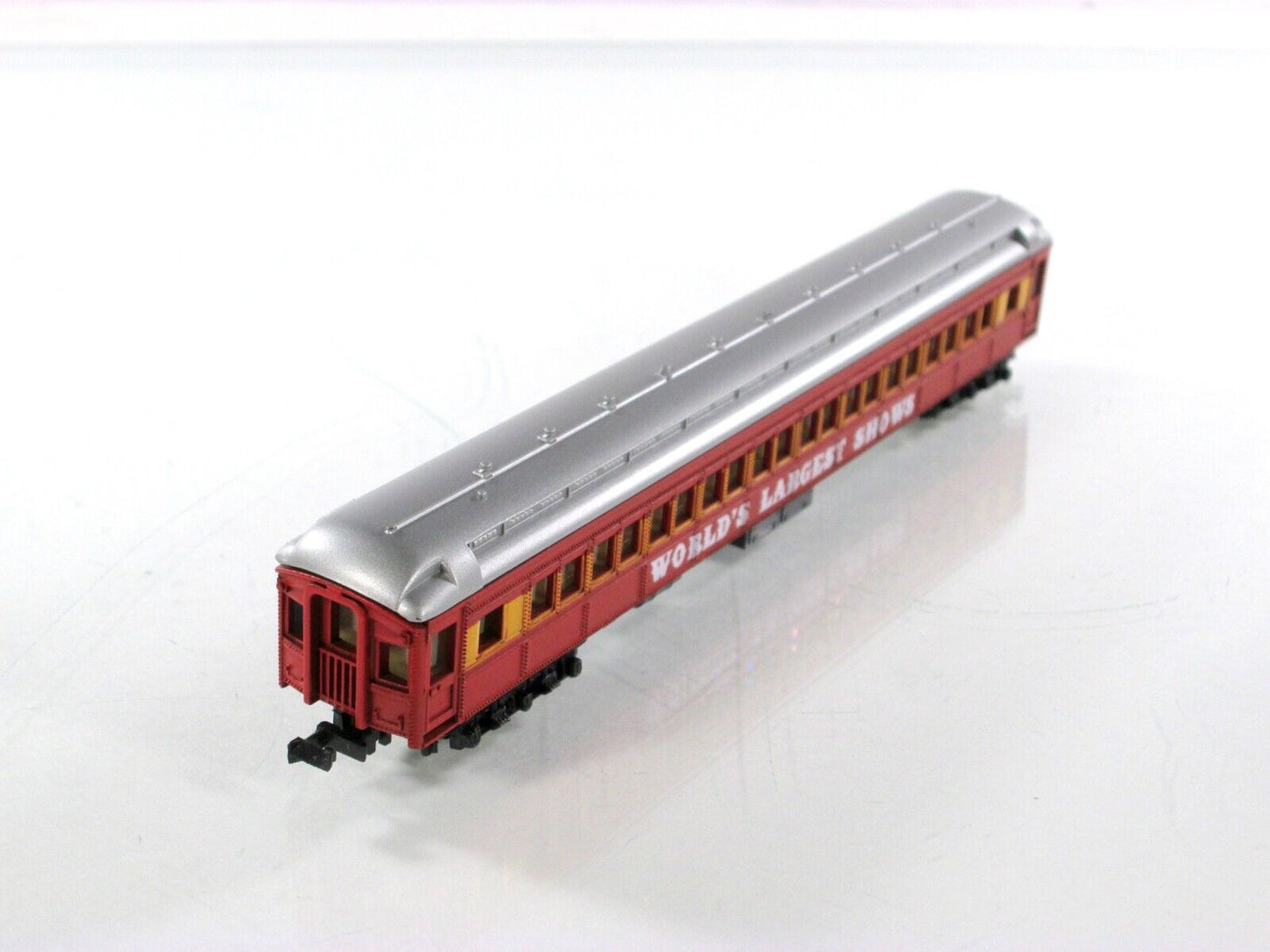 N Scale ***WORLD'S LARGEST SHOWS*** Circus Passenger Coach ---- Model Power 8614
