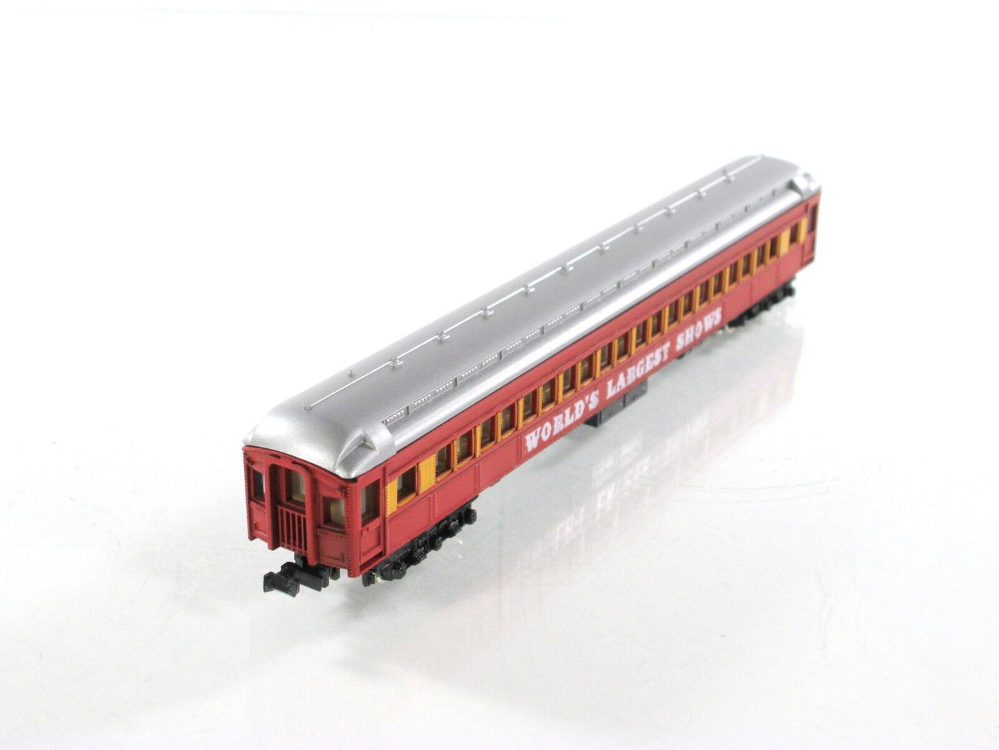 N Scale ***WORLD'S LARGEST SHOWS*** Circus Passenger Coach ---- Model Power 8614