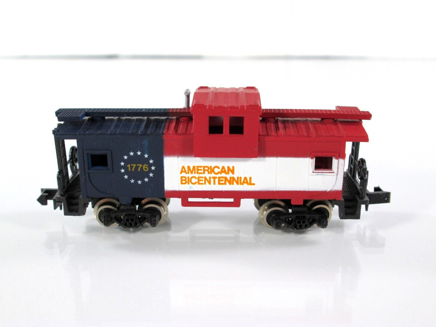 N Scale AMERICAN BICENTENNIAL 1776-1976 -- 36'  EV Cupola Caboose, Bachmann 5703