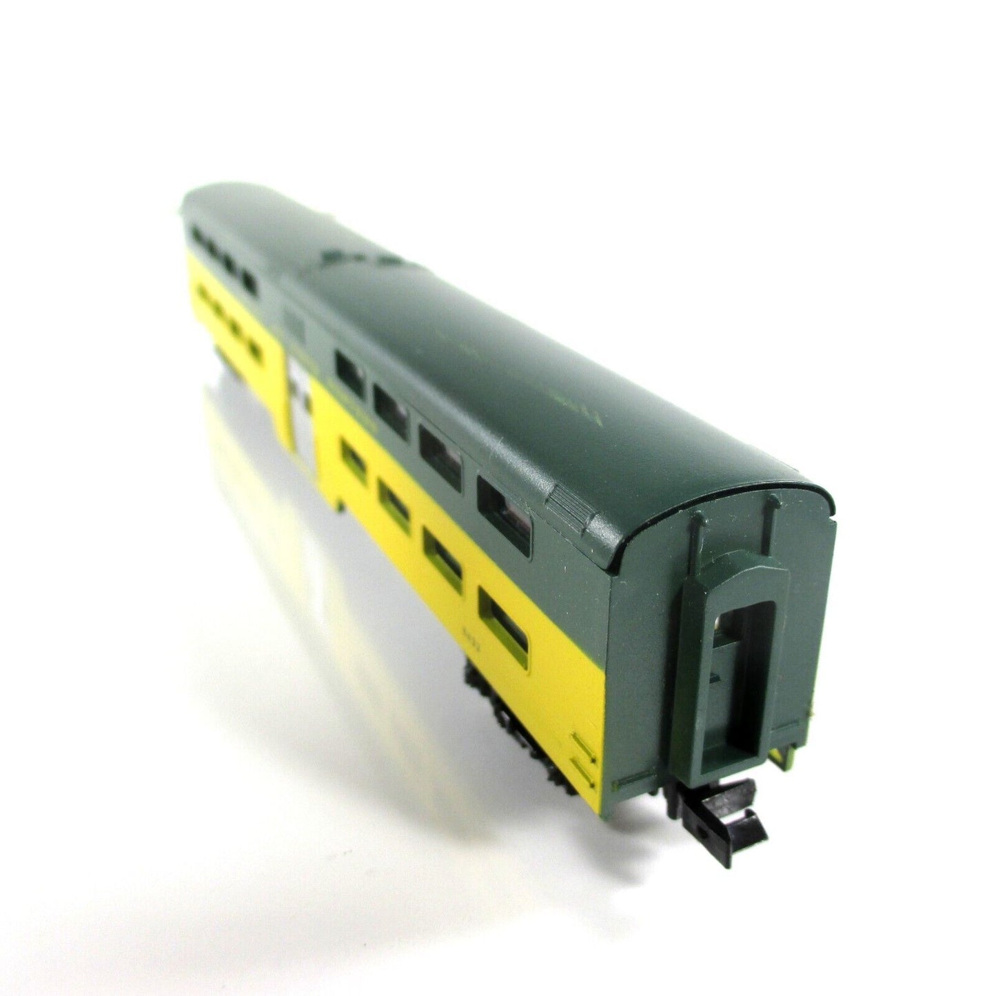 N Scale CHICAGO & NORTH WESTERN Bi-Level Commuter Coach, CNW 6425 - Con-Cor 4401