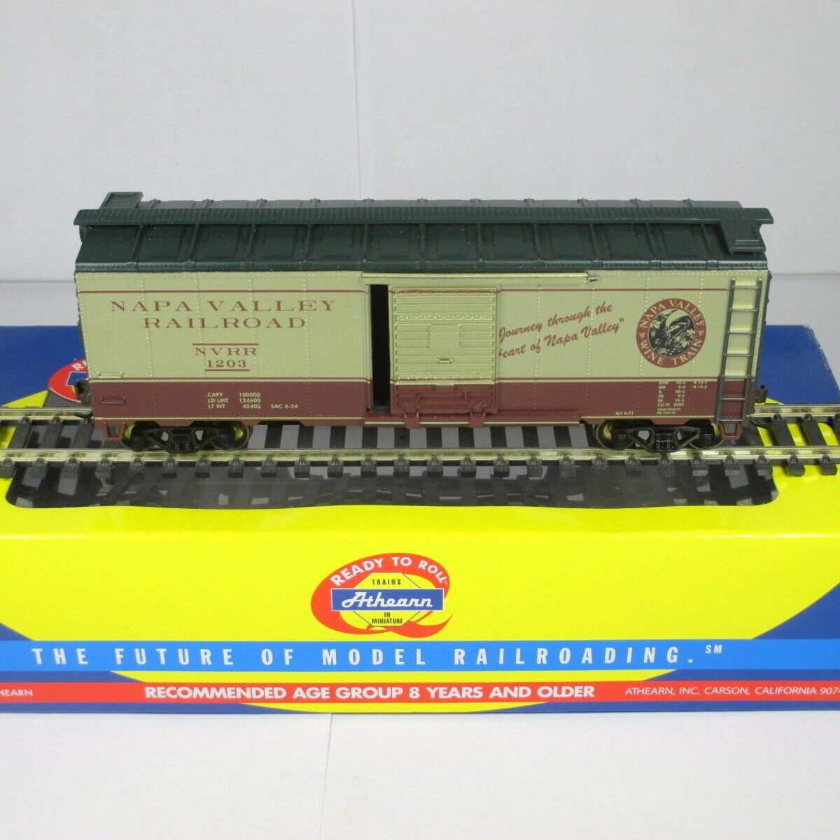 HO Scale *NAPA VALLEY* Railroad Wine Train 40' Box Car, NVRR 1203 - Athearn 8506