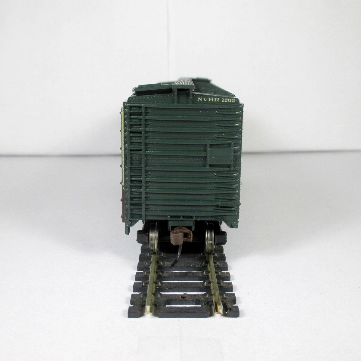 HO Scale *NAPA VALLEY* Railroad Wine Train 40' Box Car, NVRR 1203 - Athearn 8506