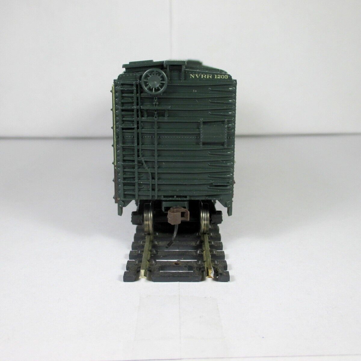 HO Scale *NAPA VALLEY* Railroad Wine Train 40' Box Car, NVRR 1203 - Athearn 8506