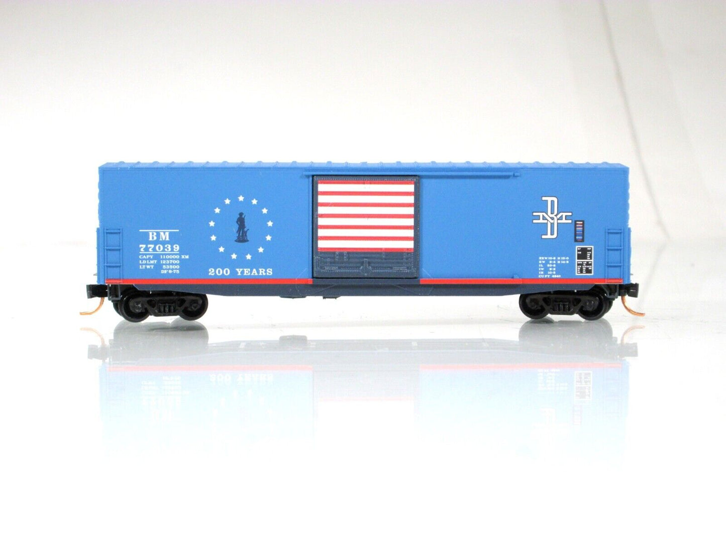 N Scale ***BOSTON & MAINE*** BICENTENNIAL 50' Box Car ---- Micro Trains 18000050