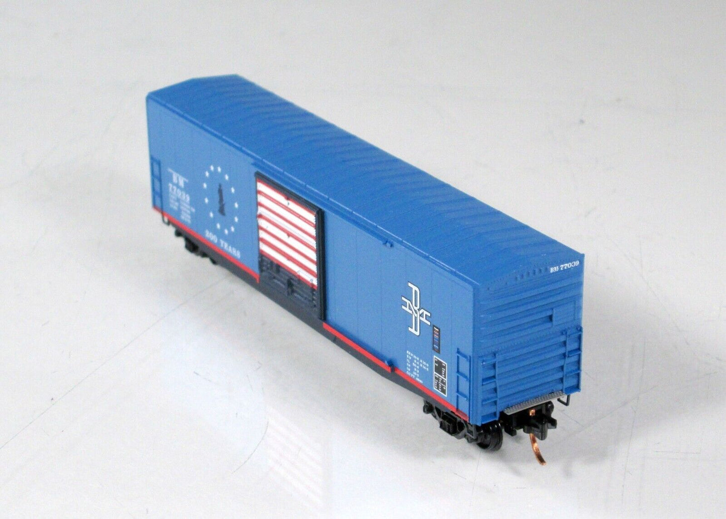 N Scale ***BOSTON & MAINE*** BICENTENNIAL 50' Box Car ---- Micro Trains 18000050