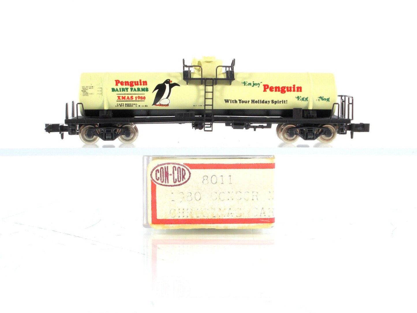 N Scale ***PENGUIN DAIRY FARMS CHRISTMAS*** 1980 Tank Car - Kato 808 3000 **RARE