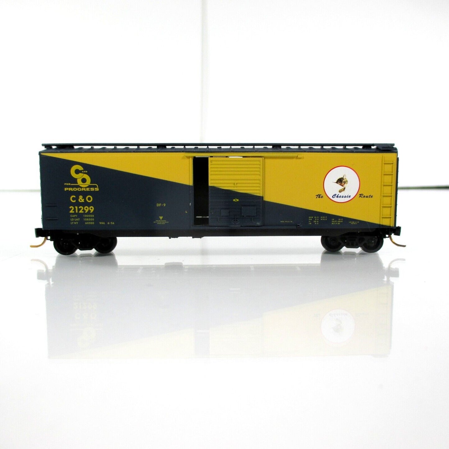 N Scale CHESAPEAKE OHIO, CHESSIE KITTEN Box Car C&O 21299 -Micro Trains 03100072