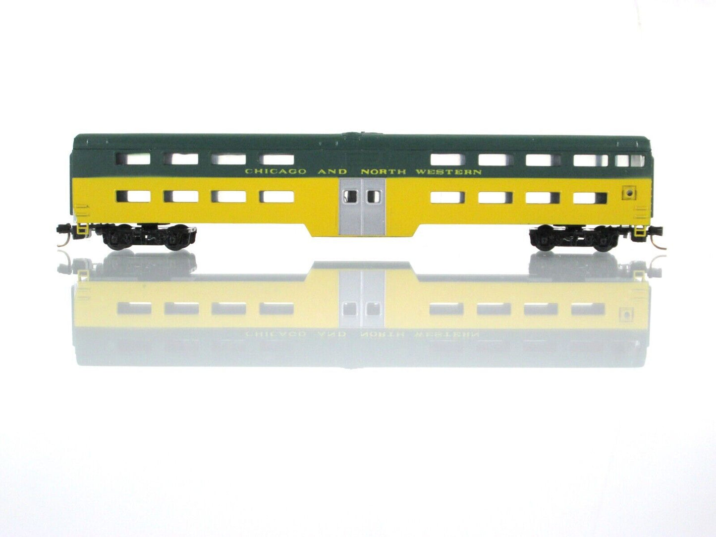 N Scale CHICAGO & NORTH WESTERN Bi-Level Commuter Cab, Con-Cor 4411, MTL Coupler